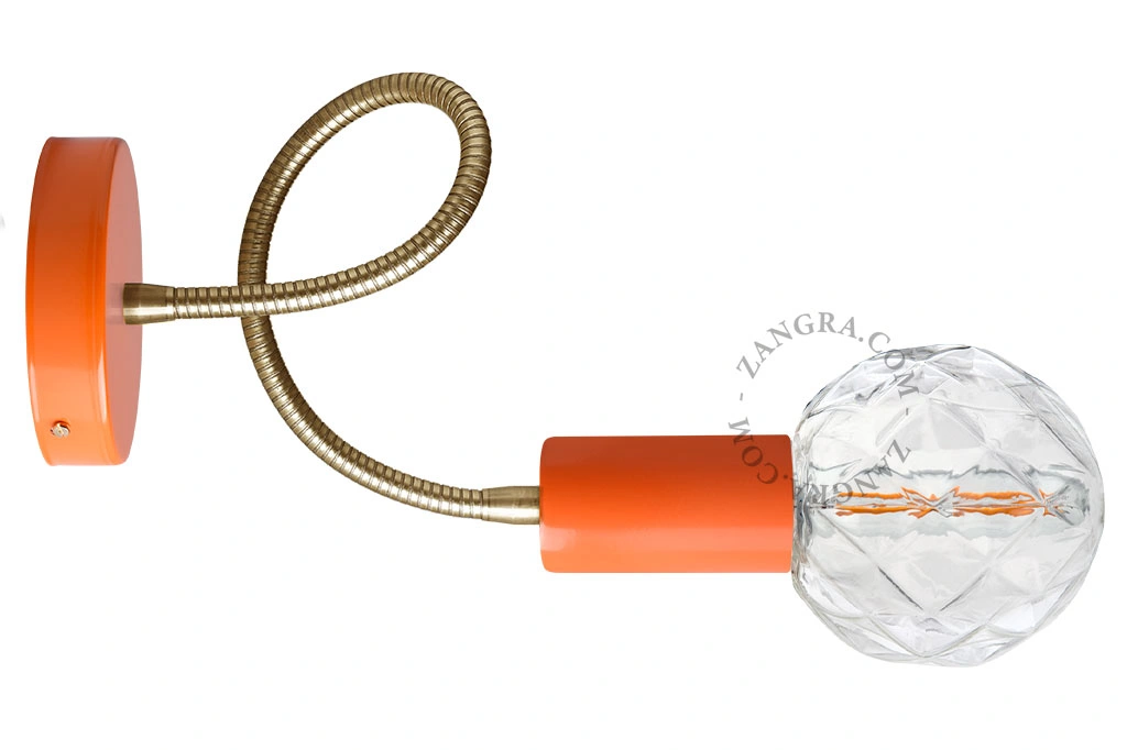 oranje wandlamp met flexibele arm