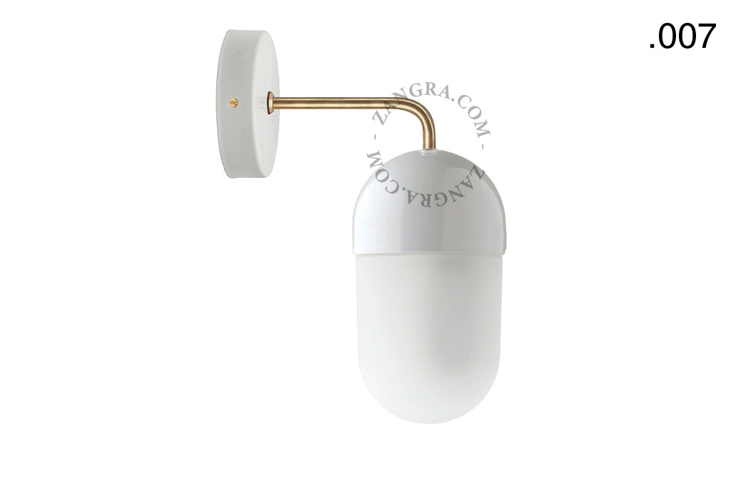 wandlamp van porselein en glas