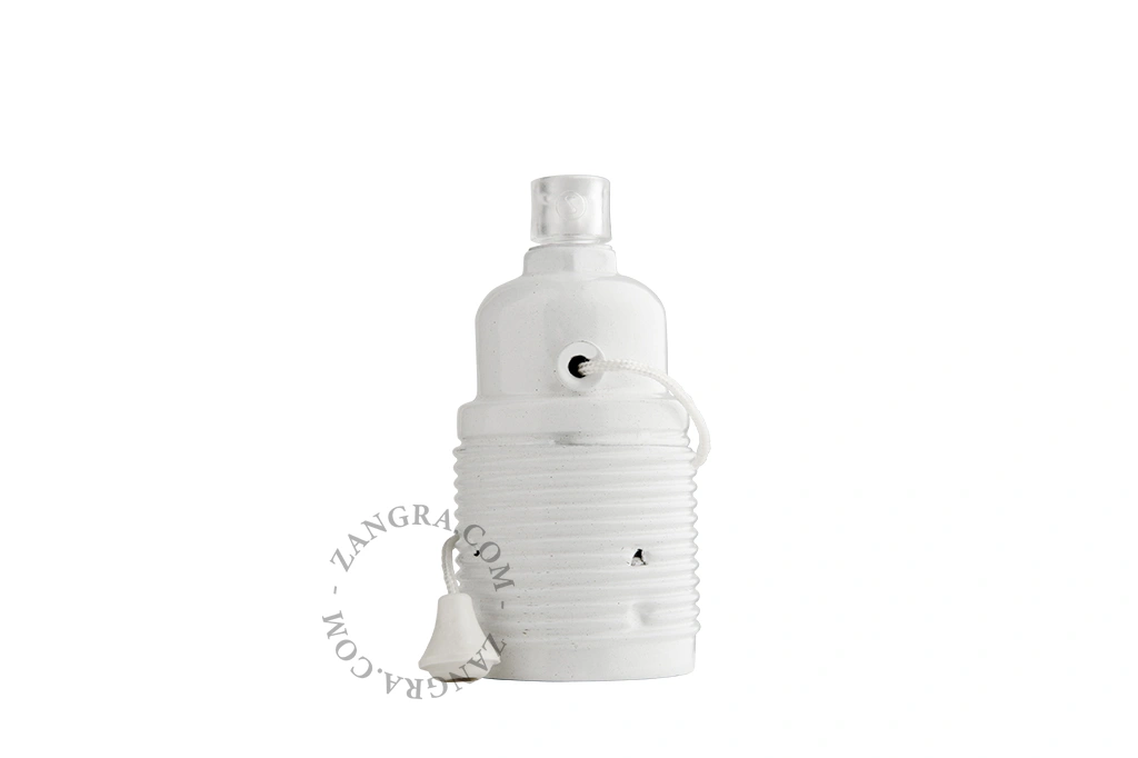 E27 white lamp holder with pull switch