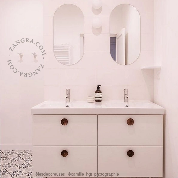 gancho de parede em porcelana branca