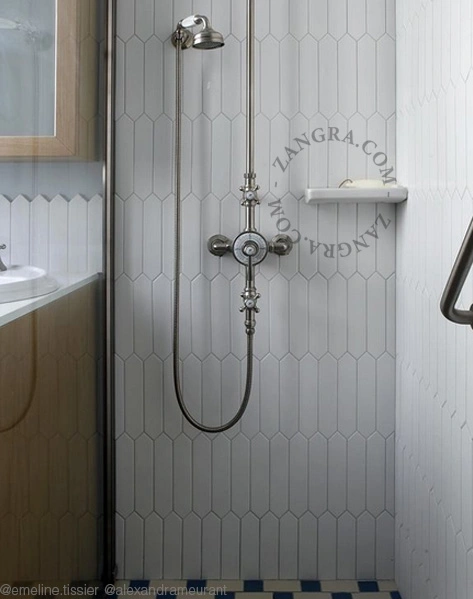 vægmonteret sæbeholder i porcelæn