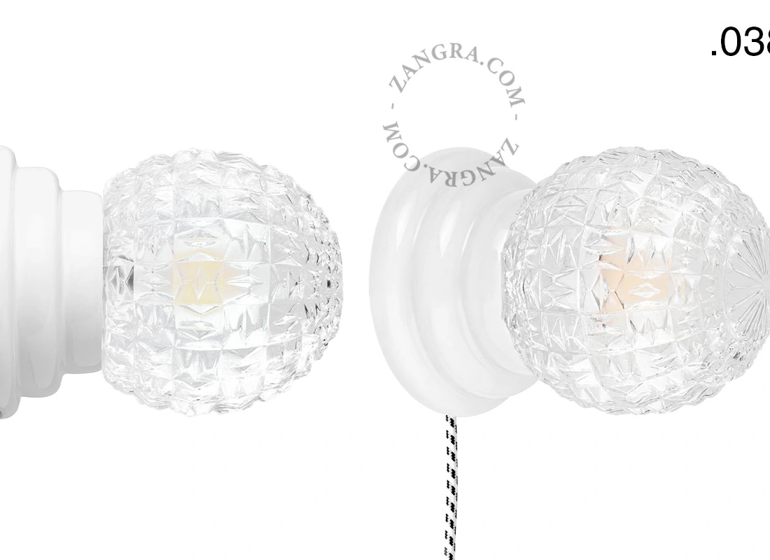 biała porcelanowa lampa ścienna Art Deco Danilo z włącznikiem