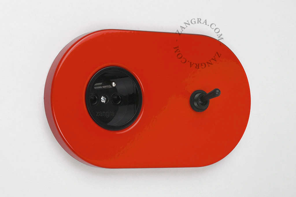 tomada embutida em vermelho e interruptor bidirecional ou simples - alavanca em preto