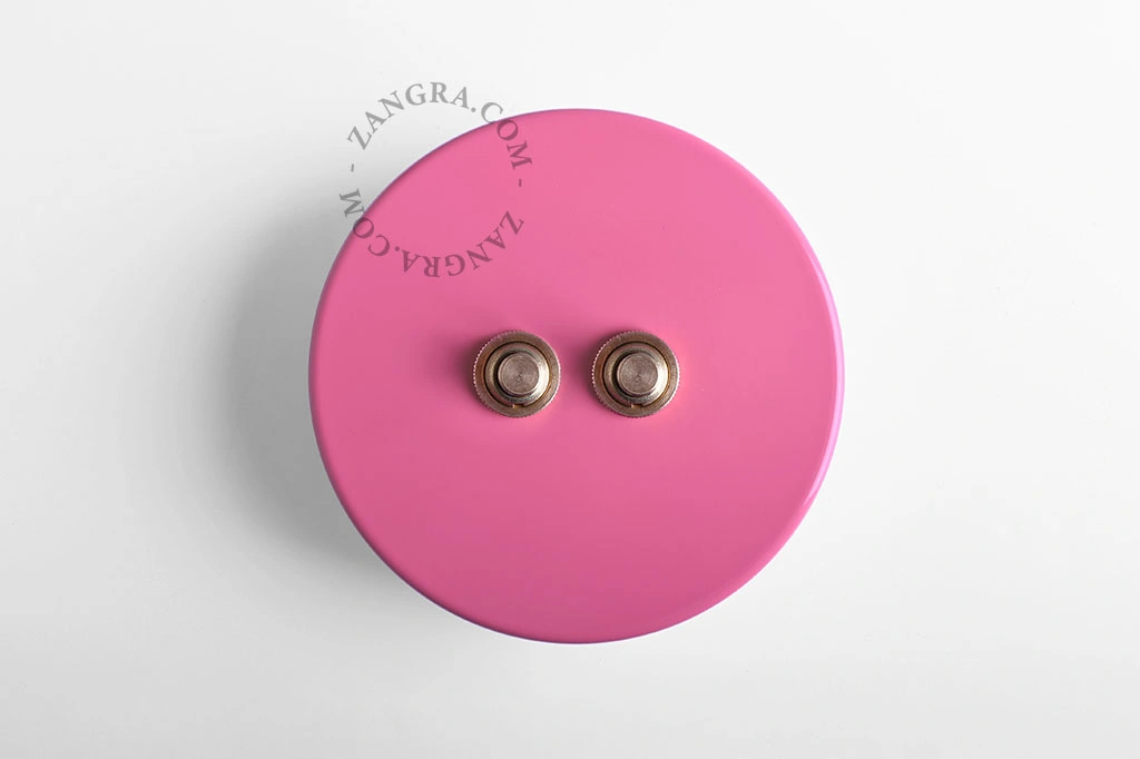 roze schakelaar met 2 goudkleurige drukknoppen