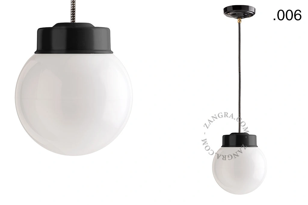 czarna lampa wisząca porcelana ze szklanym kloszem