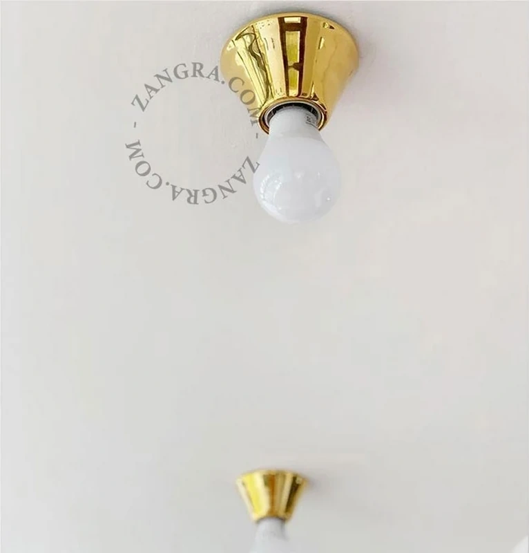 væg- eller loftslampe i forgyldt porcelæn