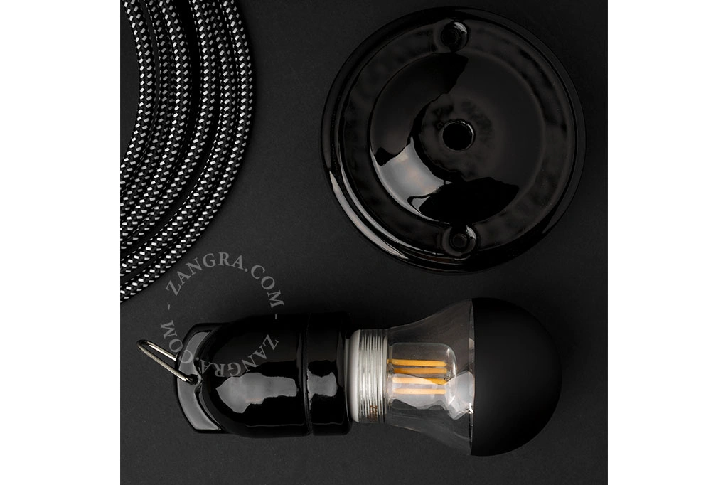 E27 dimbar filament LED ljuskälla - svart och klart glas - 2700K - 2,5W
