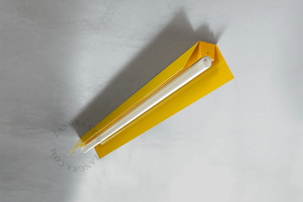 żółta lampa liniowa