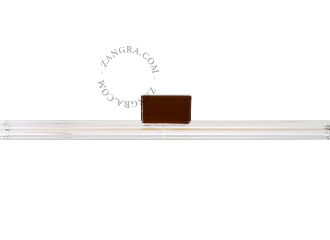 lampeholder af brunt porcelæn med riflet stick pære