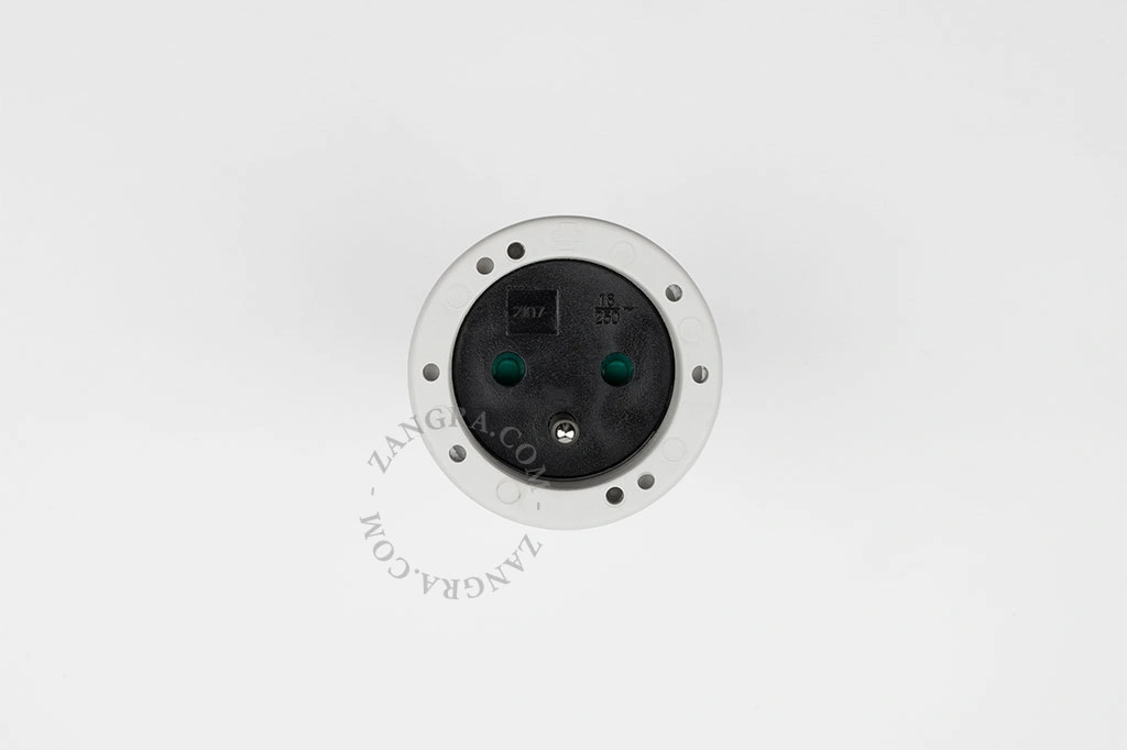 weißer Typ-E Buchsenstecker