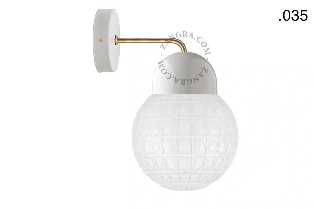 wandlamp van porselein en glas