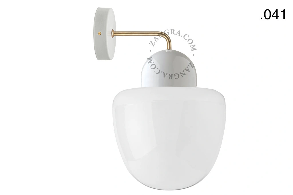 wandlamp van porselein en glas