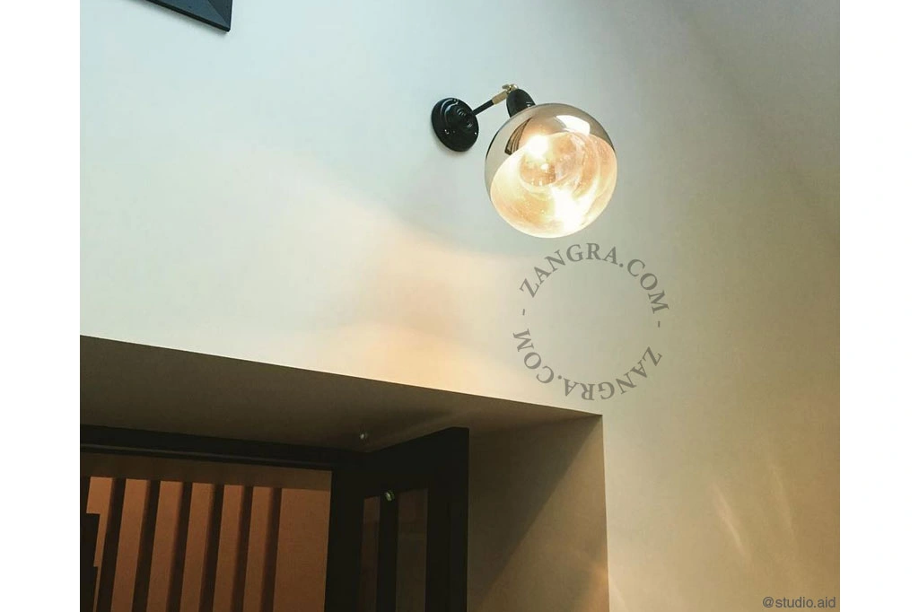 regulowana lampa ścienna Pure Porcelain - czarna