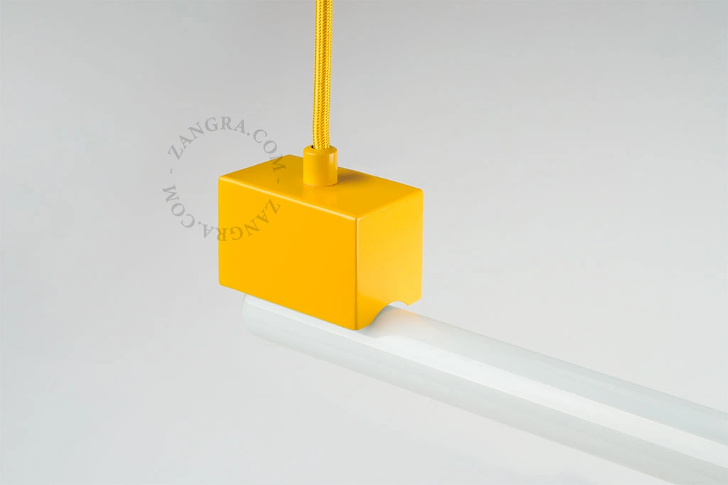 candeeiro suspenso linear amarelo Bruno