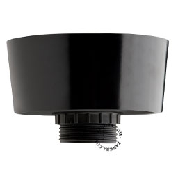 svart vägg- eller taklampa