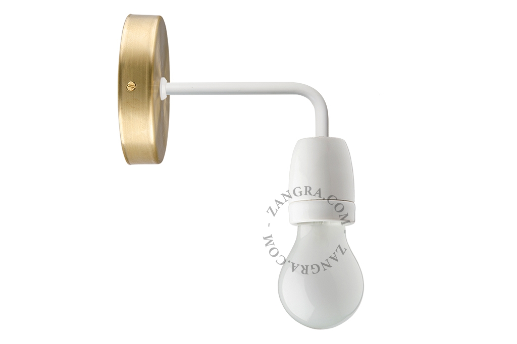 porseleinen en metalen lamp