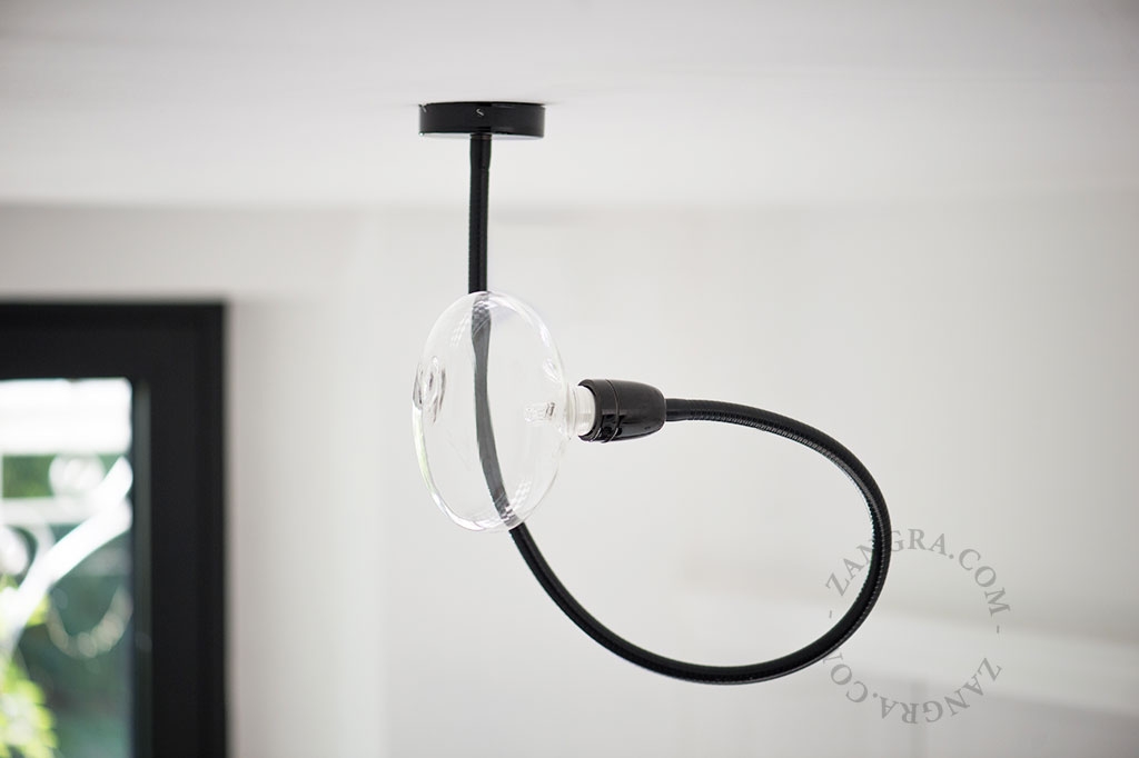 væg- eller loftslampe i porcelæn med fleksibel arm
