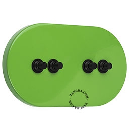 interrupteur vert - 4 boutons-poussoirs noirs