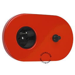 Steckdose mit Druckschalter – rot/schwarz