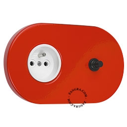 Steckdose mit Druckschalter – rot/schwarz