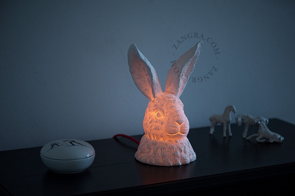 candeeiro de mesa em forma de coelho de porcelana branca