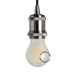 nickel-coloured metallic socket (US)
