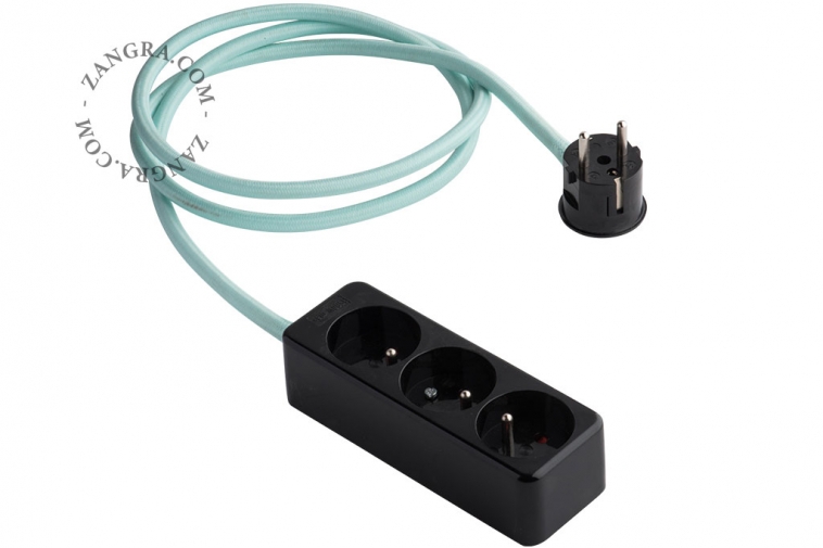 schwarzer CEE 7/7-Stecker