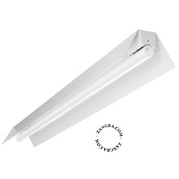 hvid lineær lampe