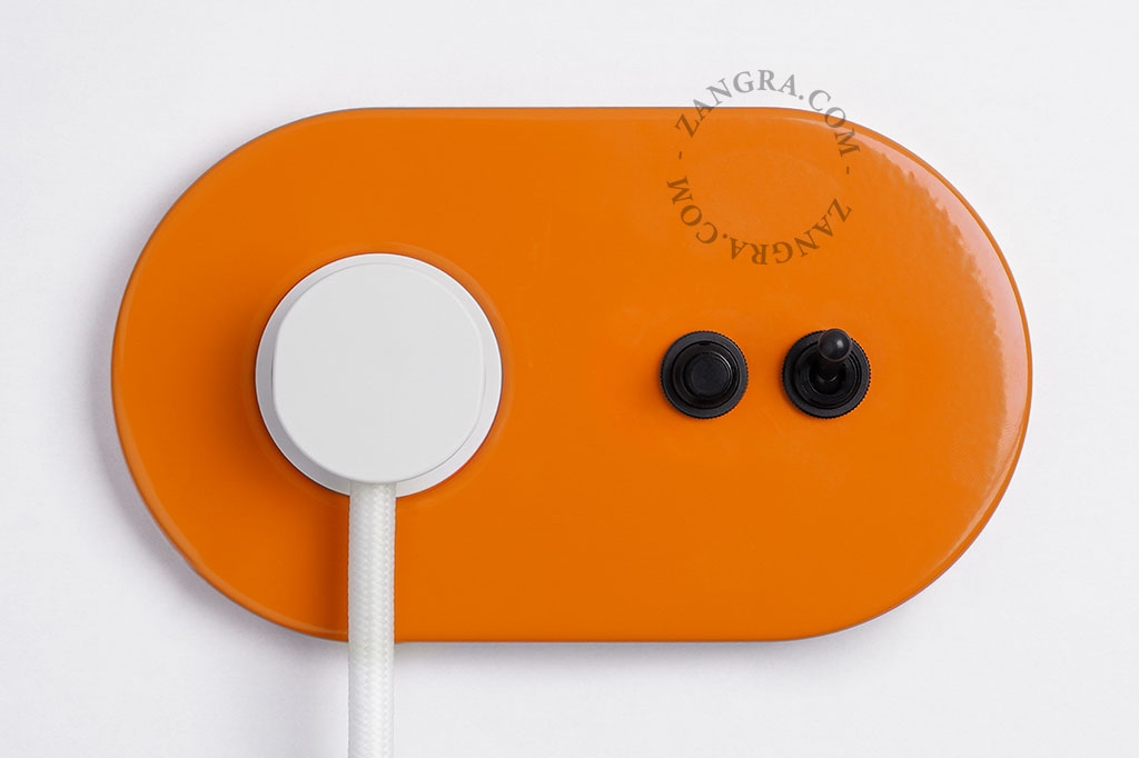 Steckdose mit Wechsel-/Einfachschalter und Druckschalter – orange/schwarz