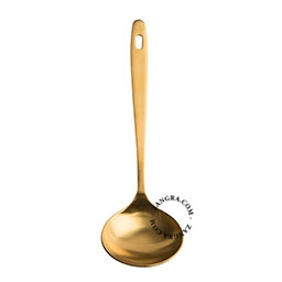 cucharón de sopa dorado