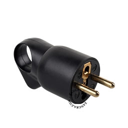 schwarzer Typ-E-Stecker