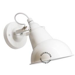 lampada da parete bianca orientabile
