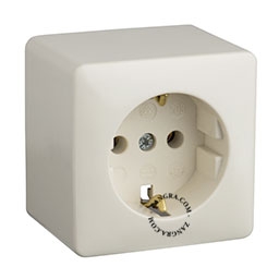 surface mount beige bakelite socket - type F