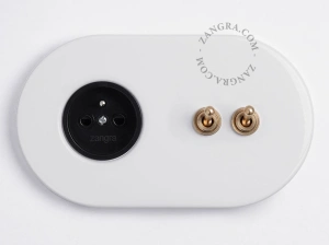 zwart stopcontact - type E