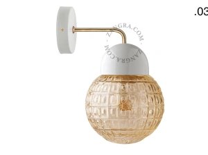 wandlamp van porselein en glas