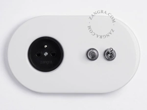 zwart stopcontact - type E