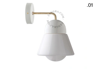 wandlamp van porselein en glas