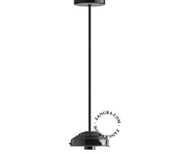 svart taklampa