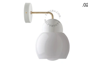 wandlamp van porselein en glas