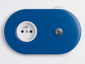 hvid stikkontakt - type E