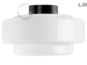 lampa z mosiądzu ze szklanym kloszem