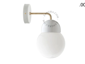 wandlamp van porselein en glas