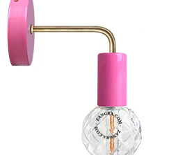 aplique rosa con brazo de latón