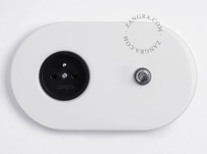 zwart stopcontact - type E