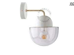 wandlamp van porselein en glas