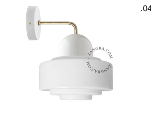 wandlamp van porselein en glas