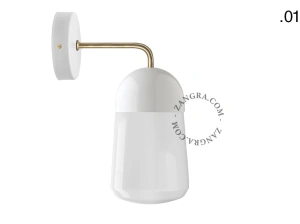 wandlamp van porselein en glas