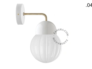 wandlamp van porselein en glas