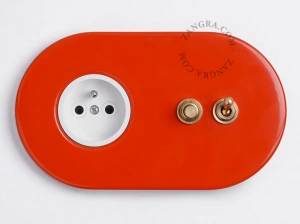 hvid stikkontakt - type E