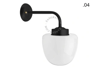 czarna mosiężna lampa ścienna do łazienki lub na zewnątrz - szklany klosz - IP43